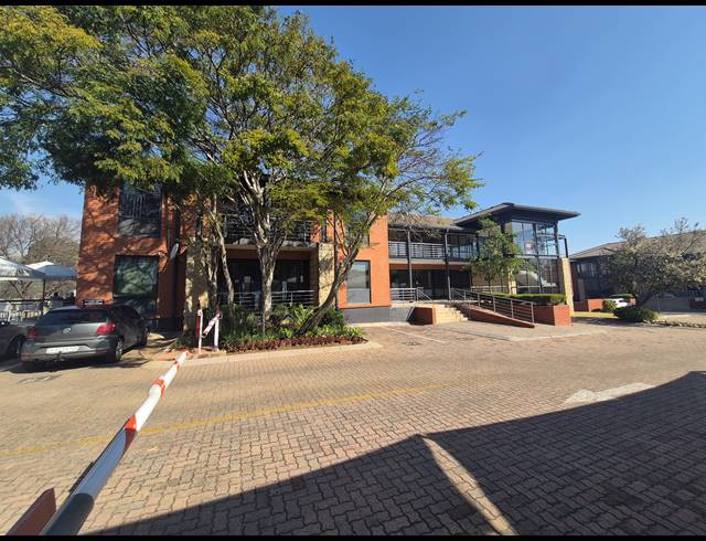 196M² OFFICE TO LET IN WOODMEAD